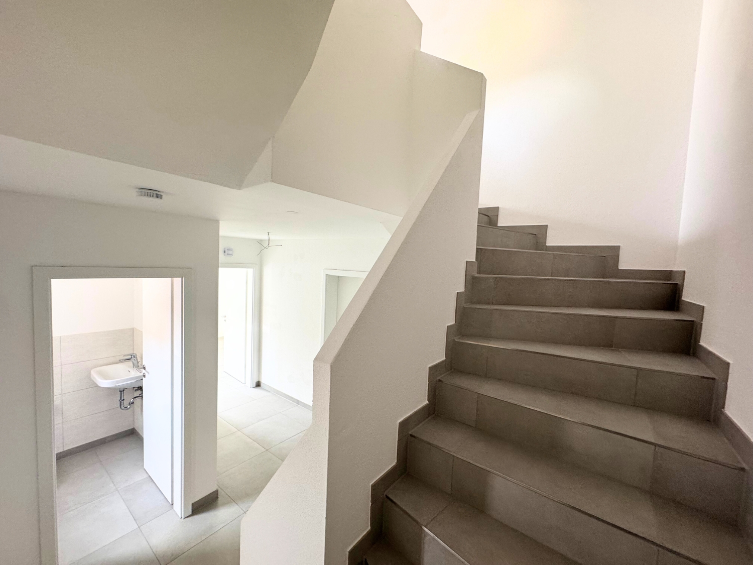 Lage mit Weitblick: Traumhafte DHH, modern & hell KFW40 - Bild 3